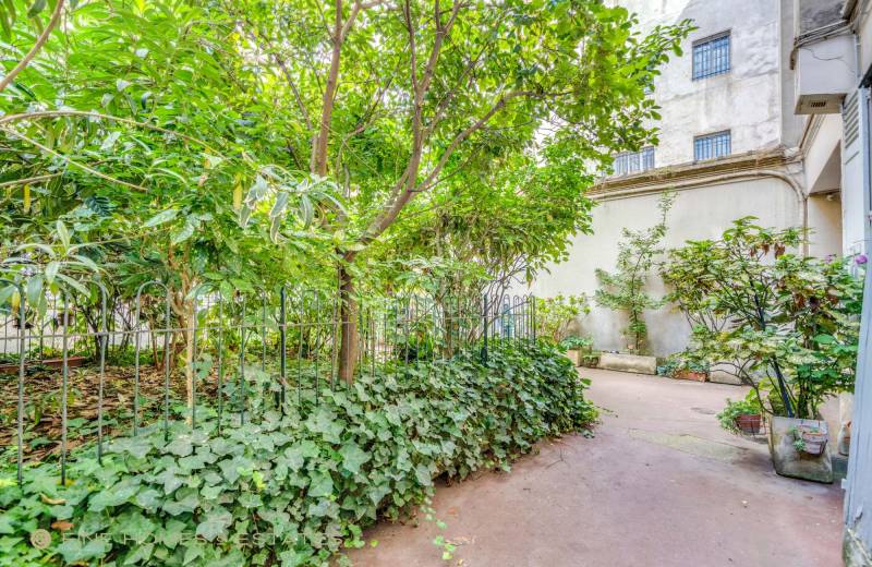 Appartement 2 pièces situé au 2ème étage avec ascenseur - Paris 6ème : rue Delambre - quartier Montparnasse  
