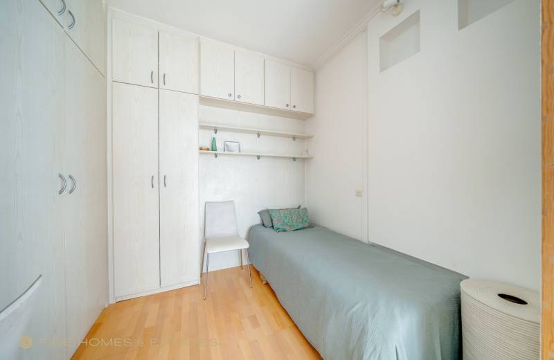 Appartement 2 pièces situé au 2ème étage avec ascenseur - Paris 6ème : rue Delambre - quartier Montparnasse  