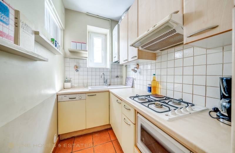 Appartement 2 pièces situé au 2ème étage avec ascenseur - Paris 6ème : rue Delambre - quartier Montparnasse  
