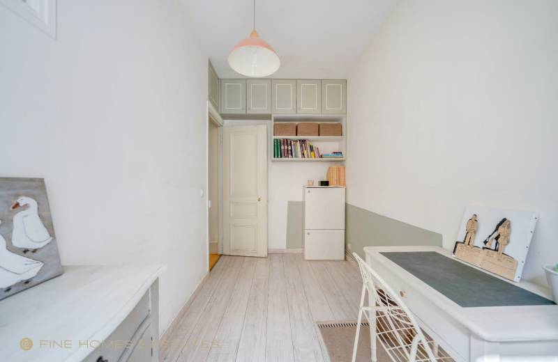 Appartement 2 pièces situé au 2ème étage avec ascenseur - Paris 6ème : rue Delambre - quartier Montparnasse  