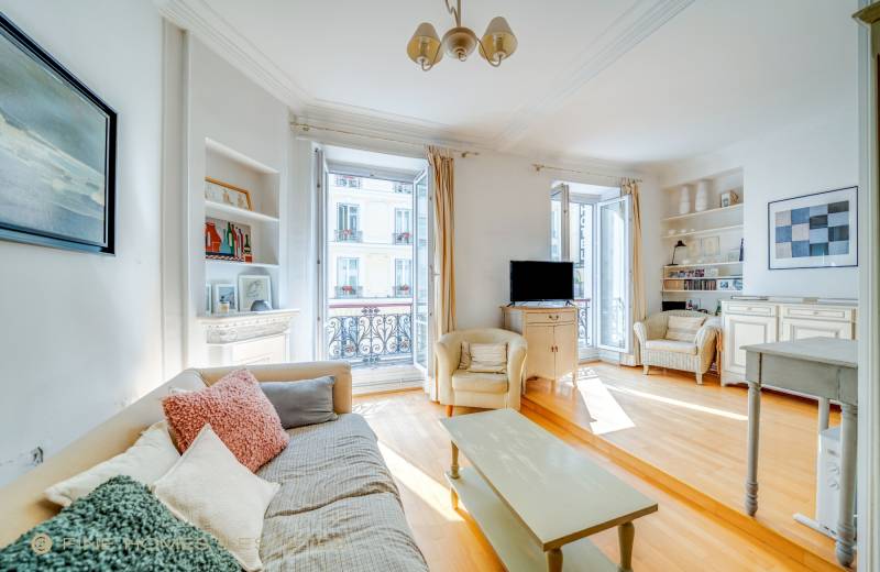Appartement 2 pièces situé au 2ème étage avec ascenseur - Paris 6ème : rue Delambre - quartier Montparnasse  