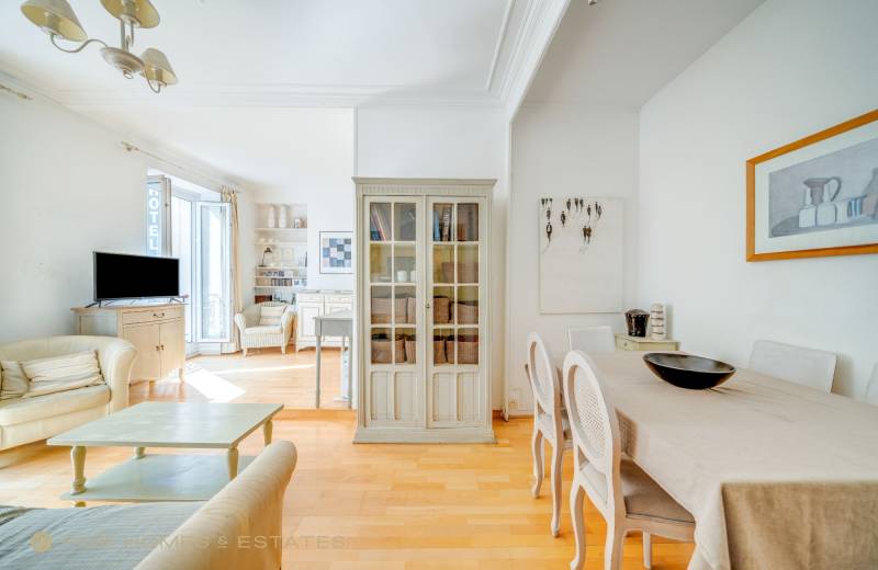 Appartement 2 pièces situé au 2ème étage avec ascenseur - Paris 6ème : rue Delambre - quartier Montparnasse  