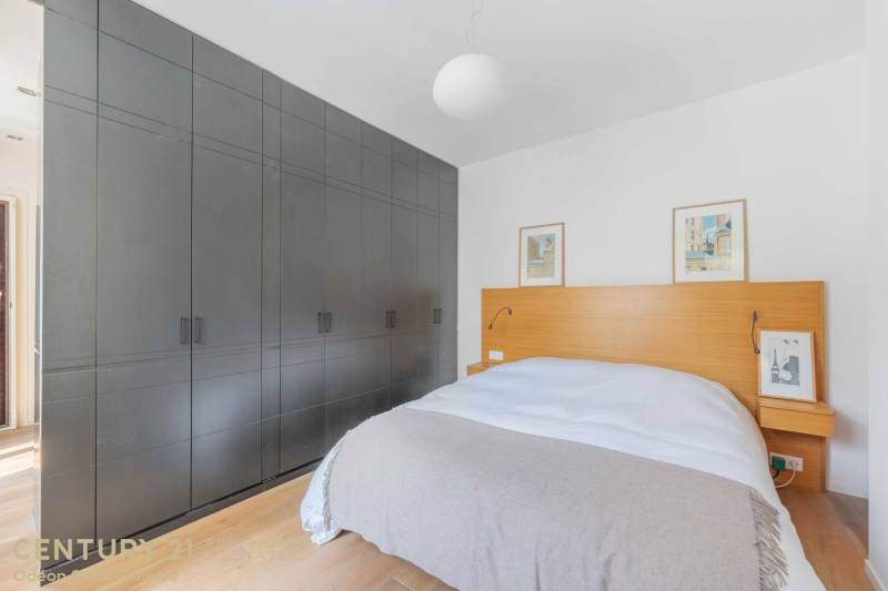Appartement 3 pièces avec vue dégagée située au 4ème étage avec ascenseur - Paris 6ème : rue Monsieur Le Prince - Jardin du Luxembourg  