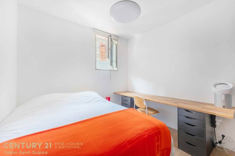 Appartement 3 pièces avec vue dégagée située au 4ème étage avec ascenseur - Paris 6ème : rue Monsieur Le Prince - Jardin du Luxembourg  