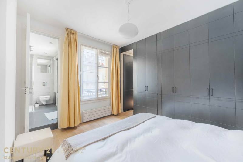 Appartement 3 pièces avec vue dégagée située au 4ème étage avec ascenseur - Paris 6ème : rue Monsieur Le Prince - Jardin du Luxembourg  