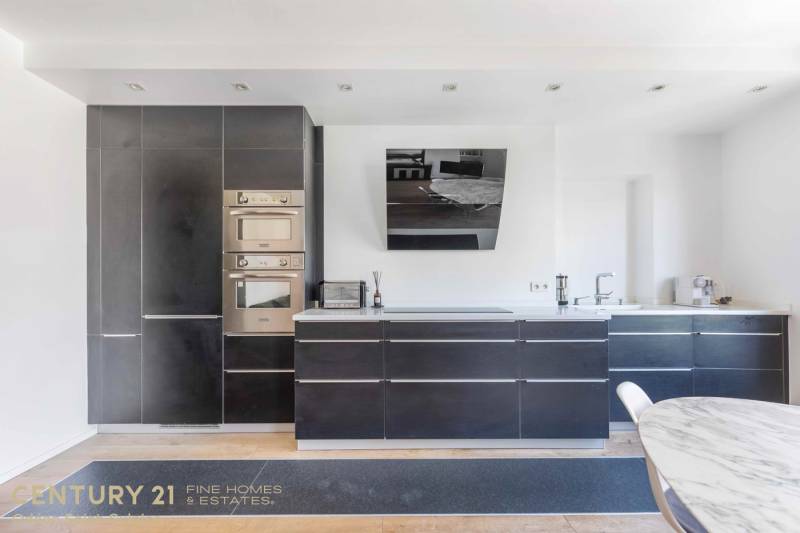Appartement 3 pièces avec vue dégagée située au 4ème étage avec ascenseur - Paris 6ème : rue Monsieur Le Prince - Jardin du Luxembourg  