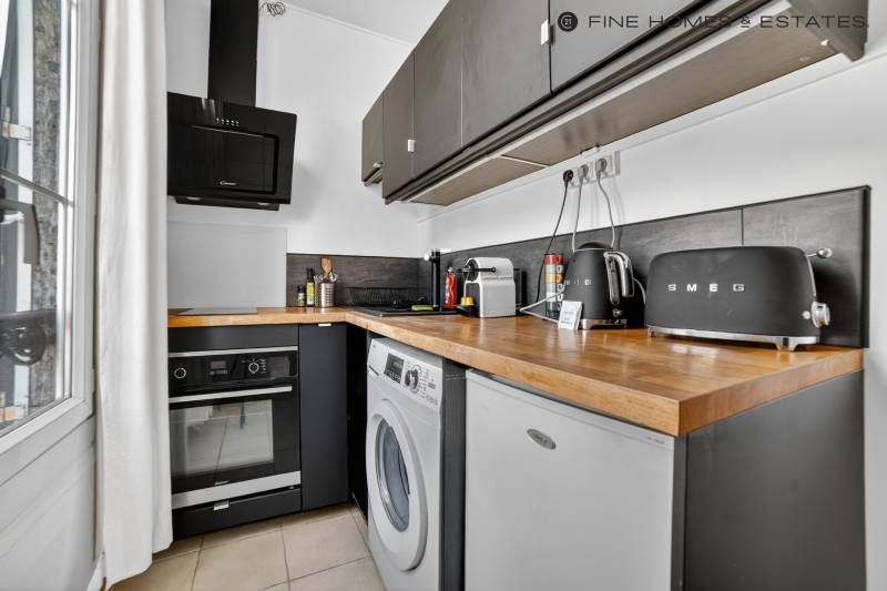Studio lumineux et calme situé au dernier étage avec ascenseur - Paris 6ème : rue Bonaparte - Saint-Germain des Prés  