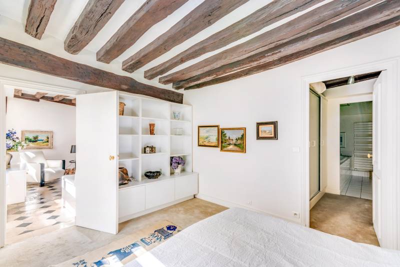 NON DISPONIBLE CAR ACTUELLEMENT LOUÉ - Appartement deux pièces situé au 2ème étage d'un immeuble du XVIIIème - Location meublée - Paris 6ème : rue Hautefeuille - quartier Monnaie  