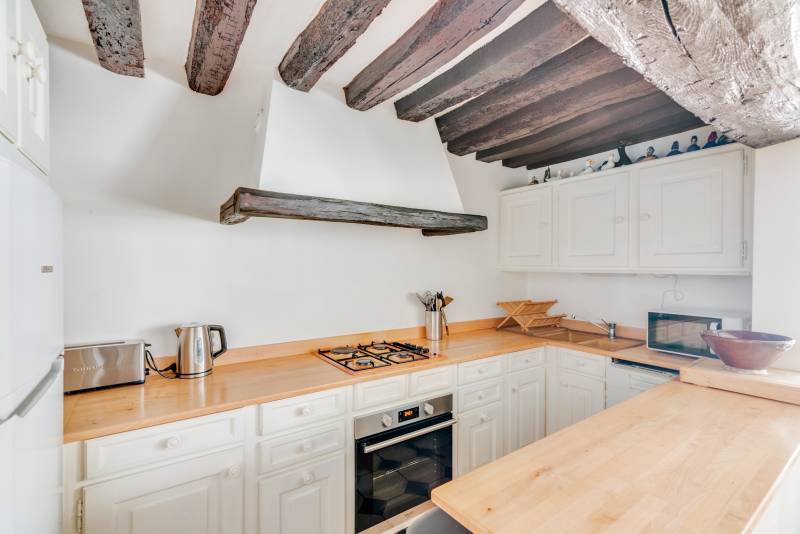 NON DISPONIBLE CAR ACTUELLEMENT LOUÉ - Appartement deux pièces situé au 2ème étage d'un immeuble du XVIIIème - Location meublée - Paris 6ème : rue Hautefeuille - quartier Monnaie  
