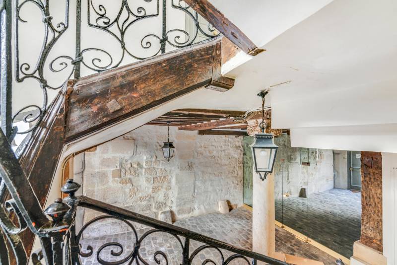 NON DISPONIBLE CAR ACTUELLEMENT LOUÉ - Appartement deux pièces situé au 2ème étage d'un immeuble du XVIIIème - Location meublée - Paris 6ème : rue Hautefeuille - quartier Monnaie  