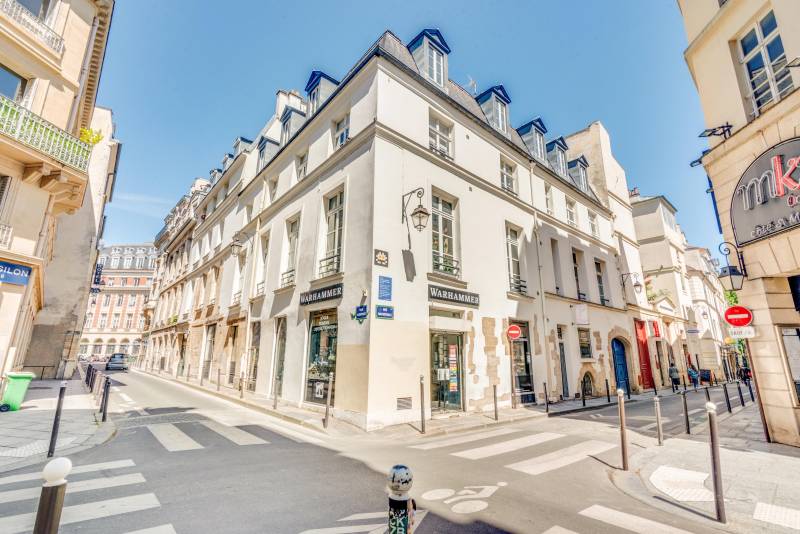 NON DISPONIBLE CAR ACTUELLEMENT LOUÉ - Appartement deux pièces situé au 2ème étage d'un immeuble du XVIIIème - Location meublée - Paris 6ème : rue Hautefeuille - quartier Monnaie  