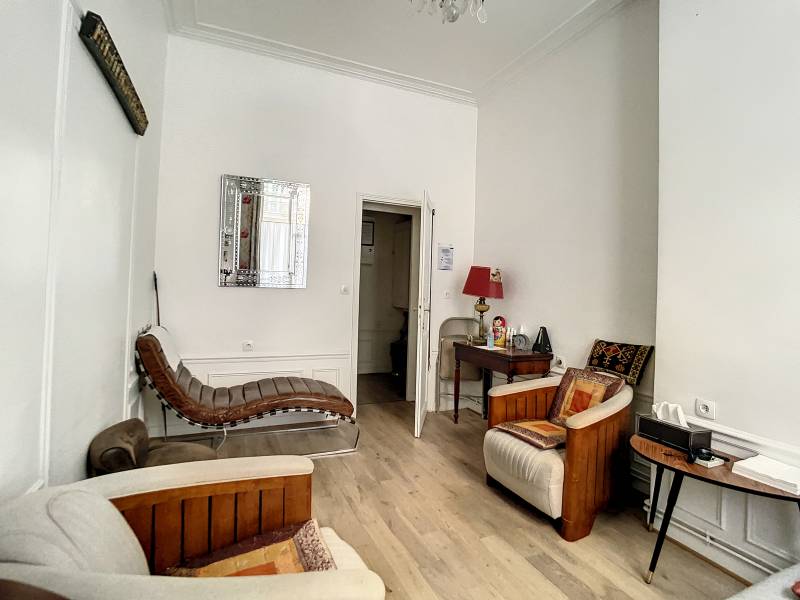 Appartement deux pièces de 42m² situé au rez-de-chaussée sur rue - Paris 14ème limite 6ème : rue Leopold Robert  