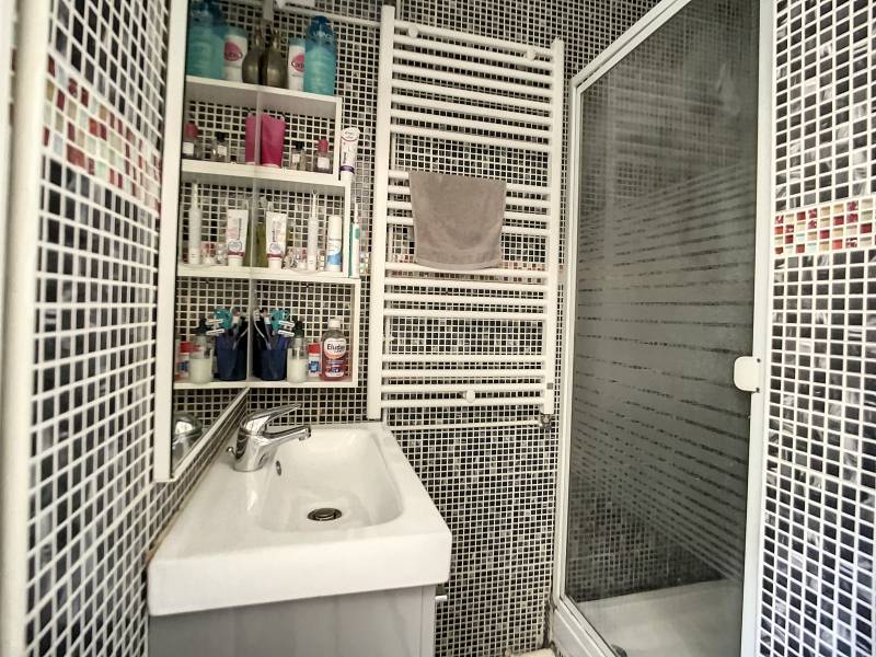 Appartement deux pièces de 42m² situé au rez-de-chaussée sur rue - Paris 14ème limite 6ème : rue Leopold Robert  