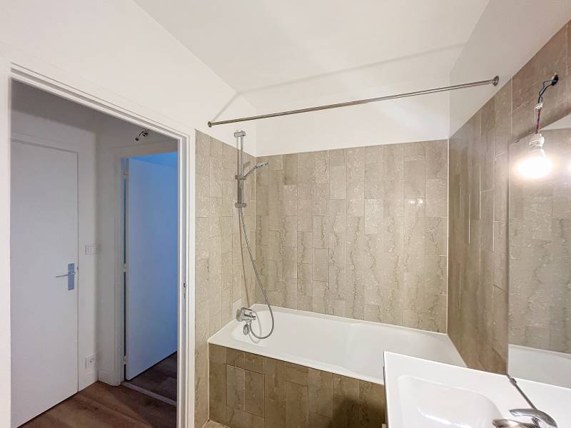 Appartement 2 pièces avec balcon en rez-de-jardin et dernier étage - Paris 14ème - limite 6ème : rue Boissonade | quartier Montparnasse  