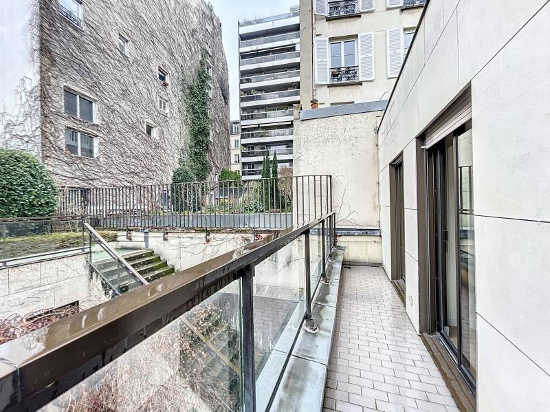 Appartement 2 pièces avec balcon en rez-de-jardin et dernier étage - Paris 14ème - limite 6ème : rue Boissonade | quartier Montparnasse  
