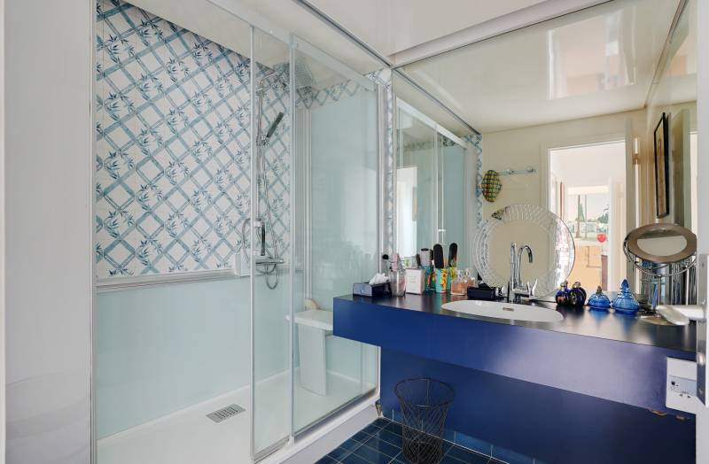 Appartement 3/4 pièces de 142 m² situé au 6ème étage avec ascenseur - terrasse et balcons - vue dégagée - Paris 6ème : rue Stanislas - Notre-Dame des Champs  