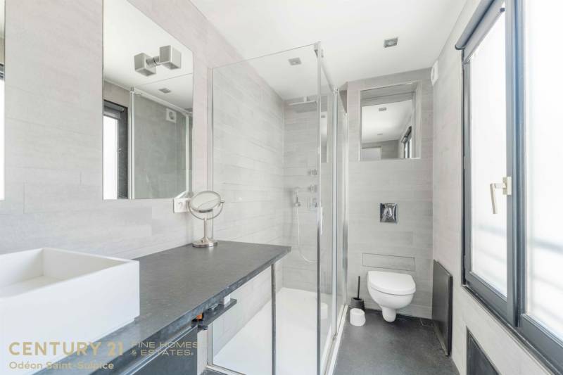 Appartement 3 pièces avec vue dégagée située au 4ème étage avec ascenseur - Paris 6ème : rue Monsieur Le Prince - Jardin du Luxembourg  