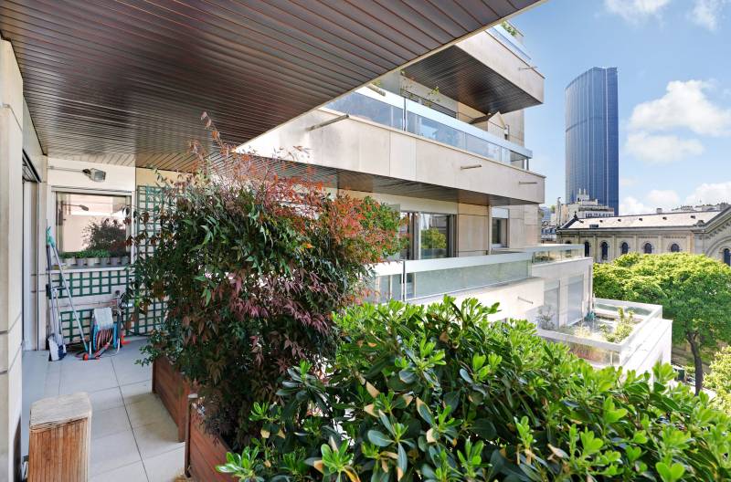 Appartement 3/4 pièces de 142 m² situé au 6ème étage avec ascenseur - terrasse et balcons - vue dégagée - Paris 6ème : rue Stanislas - Notre-Dame des Champs  